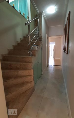 Casa à venda com 350m², 4 quartos e 4 vagasCorredor
