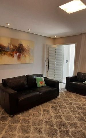 Casa à venda com 350m², 4 quartos e 4 vagasSala