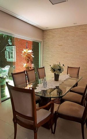 Casa à venda com 350m², 4 quartos e 4 vagasSala Jantar