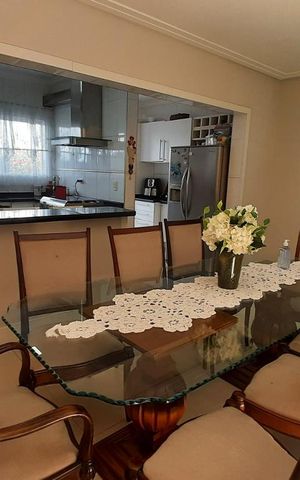 Casa à venda com 350m², 4 quartos e 4 vagasSala Jantar