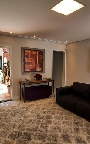 Casa à venda com 350m², 4 quartos e 4 vagasSala