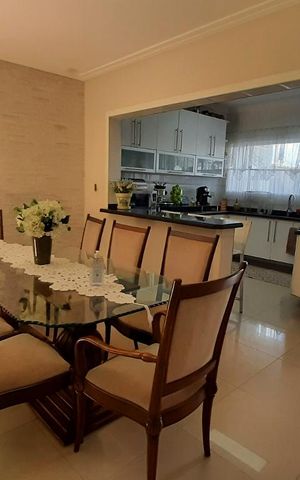 Casa à venda com 350m², 4 quartos e 4 vagasSala Jantar