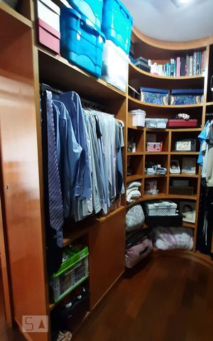 Casa à venda com 350m², 4 quartos e 4 vagasCloset Suite 1