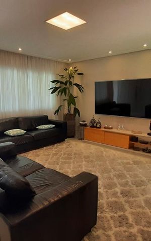 Casa à venda com 350m², 4 quartos e 4 vagasSala