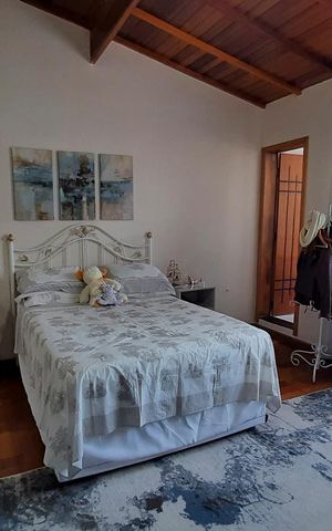 Casa à venda com 350m², 4 quartos e 4 vagasSuite 4
