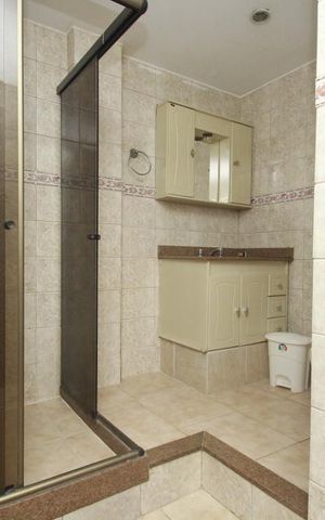 Casa à venda com 350m², 5 quartos e 1 vagaBanheiro 4