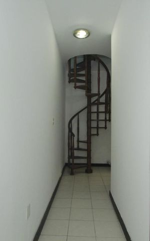Casa à venda com 350m², 5 quartos e 1 vagaCorredor