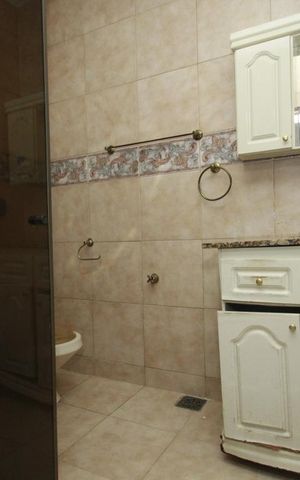Casa à venda com 350m², 5 quartos e 1 vagaBanheiro 1