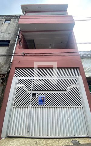 Casa para alugar com 180m², 3 quartos e 1 vaga Casa para alugar com 180m², 3 quartos e 1 vagaFachada