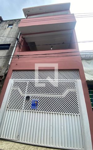 Casa para alugar com 180m², 3 quartos e 1 vaga Casa para alugar com 180m², 3 quartos e 1 vagaFachada
