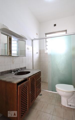 Casa à venda com 120m², 2 quartos e sem vagaBanheiro 