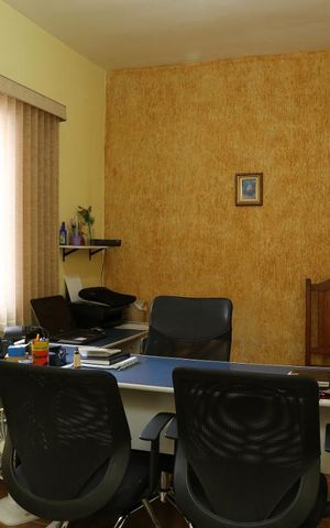 Casa à venda com 310m², 4 quartos e 3 vagasEscritório