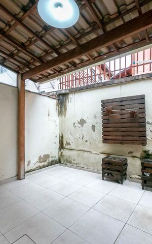 Casa de condomínio à venda com 68m², 2 quartos e 1 vagaÁrea de Serviço
