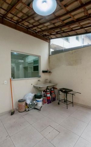 Casa de condomínio à venda com 68m², 2 quartos e 1 vagaÁrea de Serviço