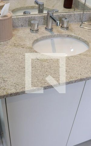 Apartamento para alugar com 46m², 1 quarto e 1 vaga Apartamento para alugar com 46m², 1 quarto e 1 vagaDetalhe do banheiro