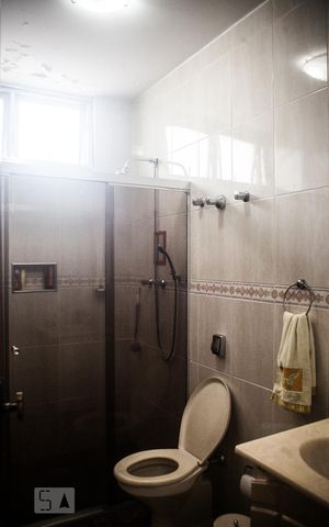 Apartamento à venda com 240m², 3 quartos e 3 vagas Apartamento à venda com 240m², 3 quartos e 3 vagasBanheiro Corredor