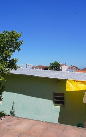Casa à venda com 233m², 3 quartos e 3 vagasPátio Fundos vista casa Fundos