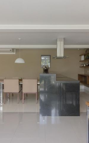 Apartamento à venda com 168m², 3 quartos e 3 vagas Apartamento à venda com 168m², 3 quartos e 3 vagasÁrea comum - Salão de festas