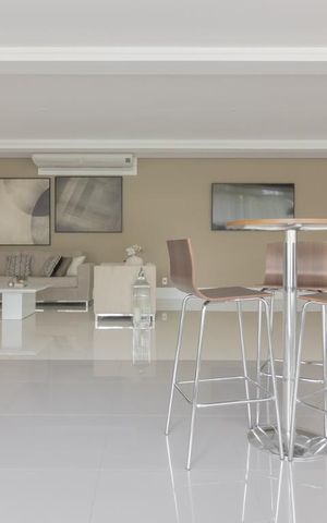 Apartamento à venda com 168m², 3 quartos e 3 vagas Apartamento à venda com 168m², 3 quartos e 3 vagasÁrea comum - Salão de festas
