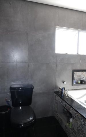 Casa para alugar com 465m², 3 quartos e 2 vagasBanheiro da Suíte