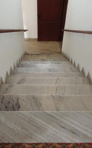 Casa à venda com 645m², 4 quartos e 5 vagasEscada 