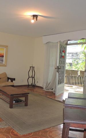 Casa à venda com 645m², 4 quartos e 5 vagasSala 1