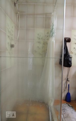 Casa à venda com 645m², 4 quartos e 5 vagasBanheiro social 