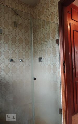 Casa à venda com 645m², 4 quartos e 5 vagasBanheiro da Suíte 