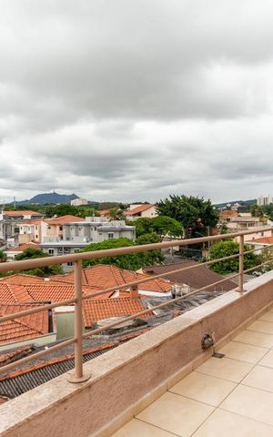 Casa à venda com 351m², 4 quartos e 4 vagas Casa à venda com 351m², 4 quartos e 4 vagasVaranda