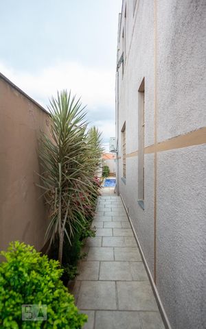 Casa à venda com 351m², 4 quartos e 4 vagas Casa à venda com 351m², 4 quartos e 4 vagasEntrada de Serviço