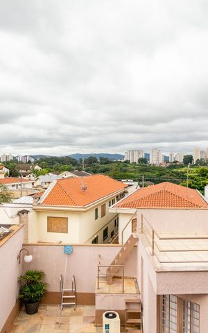 Casa à venda com 351m², 4 quartos e 4 vagas Casa à venda com 351m², 4 quartos e 4 vagasVista da Varanda