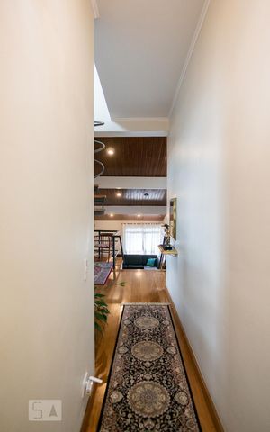 Casa à venda com 351m², 4 quartos e 4 vagas Casa à venda com 351m², 4 quartos e 4 vagasCorredor