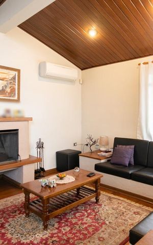 Casa à venda com 351m², 4 quartos e 4 vagas Casa à venda com 351m², 4 quartos e 4 vagasSala de Estar