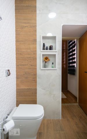 Casa à venda com 351m², 4 quartos e 4 vagas Casa à venda com 351m², 4 quartos e 4 vagasBanheiro da Suíte