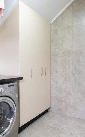 Casa à venda com 351m², 4 quartos e 4 vagas Casa à venda com 351m², 4 quartos e 4 vagasÁrea de Serviço