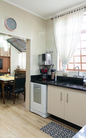 Casa à venda com 351m², 4 quartos e 4 vagas Casa à venda com 351m², 4 quartos e 4 vagasCozinha