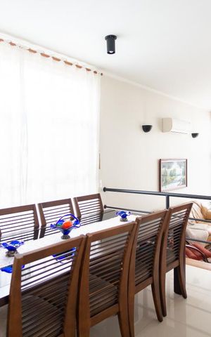 Casa à venda com 351m², 4 quartos e 4 vagas Casa à venda com 351m², 4 quartos e 4 vagasSala de Jantar