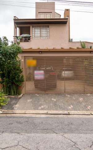 Casa à venda com 351m², 4 quartos e 4 vagas Casa à venda com 351m², 4 quartos e 4 vagasFachada