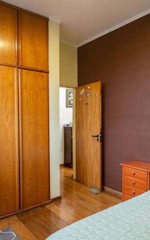 Casa à venda com 351m², 4 quartos e 4 vagas Casa à venda com 351m², 4 quartos e 4 vagasQuarto 2