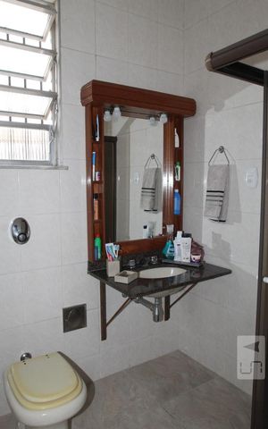 Casa à venda com 233m², 4 quartos e 1 vagaBanheiro 2