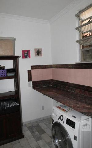 Casa à venda com 233m², 4 quartos e 1 vagaLavanderia