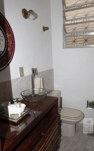 Casa à venda com 233m², 4 quartos e 1 vagaBanheiro 1