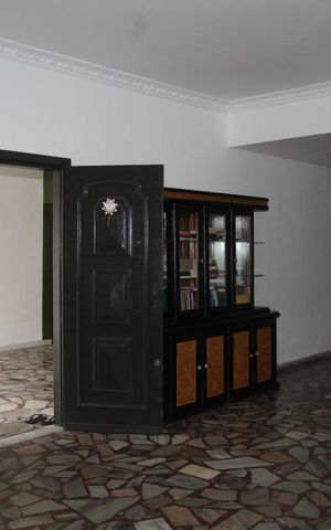 Casa à venda com 233m², 4 quartos e 1 vagaSala