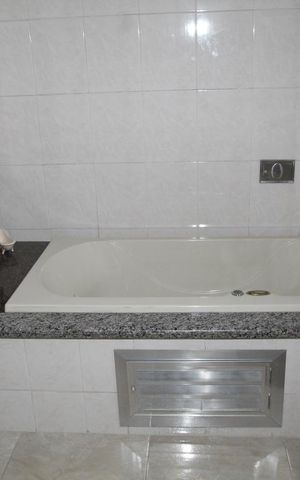Casa à venda com 233m², 4 quartos e 1 vagaBanheiro 2