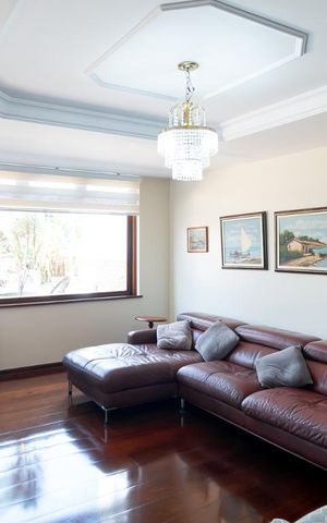 Casa para alugar com 315m², 4 quartos e 5 vagas Casa para alugar com 315m², 4 quartos e 5 vagasSala