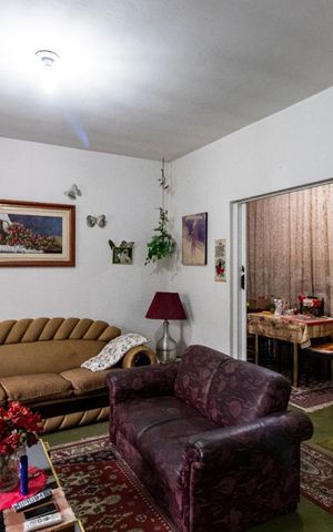 Casa à venda com 252m², 2 quartos e 5 vagasSala