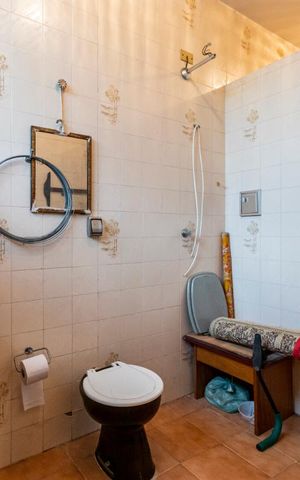 Casa à venda com 252m², 2 quartos e 5 vagasBanheiro da Suíte
