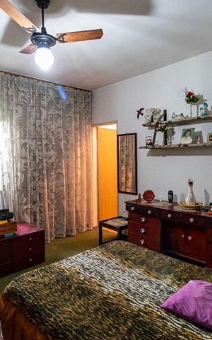 Casa à venda com 252m², 2 quartos e 5 vagasQuarto 2 - Suíte