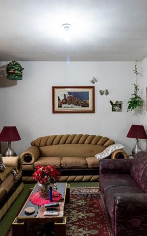 Casa à venda com 252m², 2 quartos e 5 vagasSala