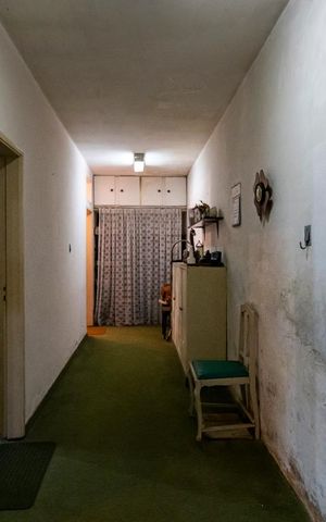 Casa à venda com 252m², 2 quartos e 5 vagasCorredor